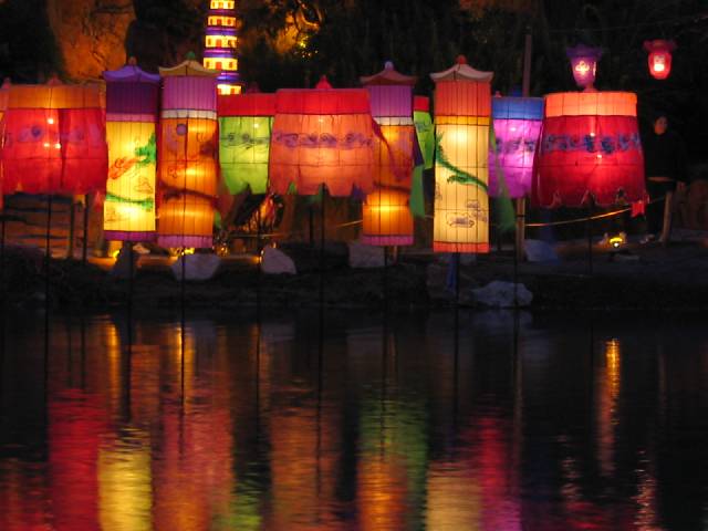 hanging Chinese lanterns at the Montreal Botanical Gardens October 2004