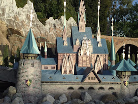 parc Disneyland Anaheim attraction Storybook Land Canal Boats
