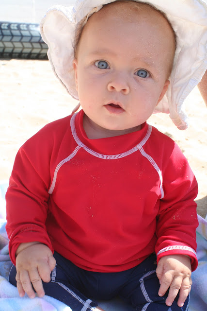 Neve in her sun hat.