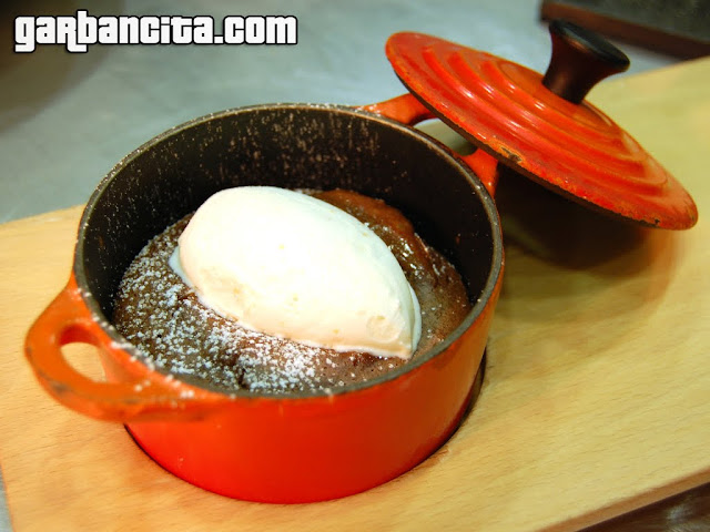 Souffle de chocolate con helado de avellana
