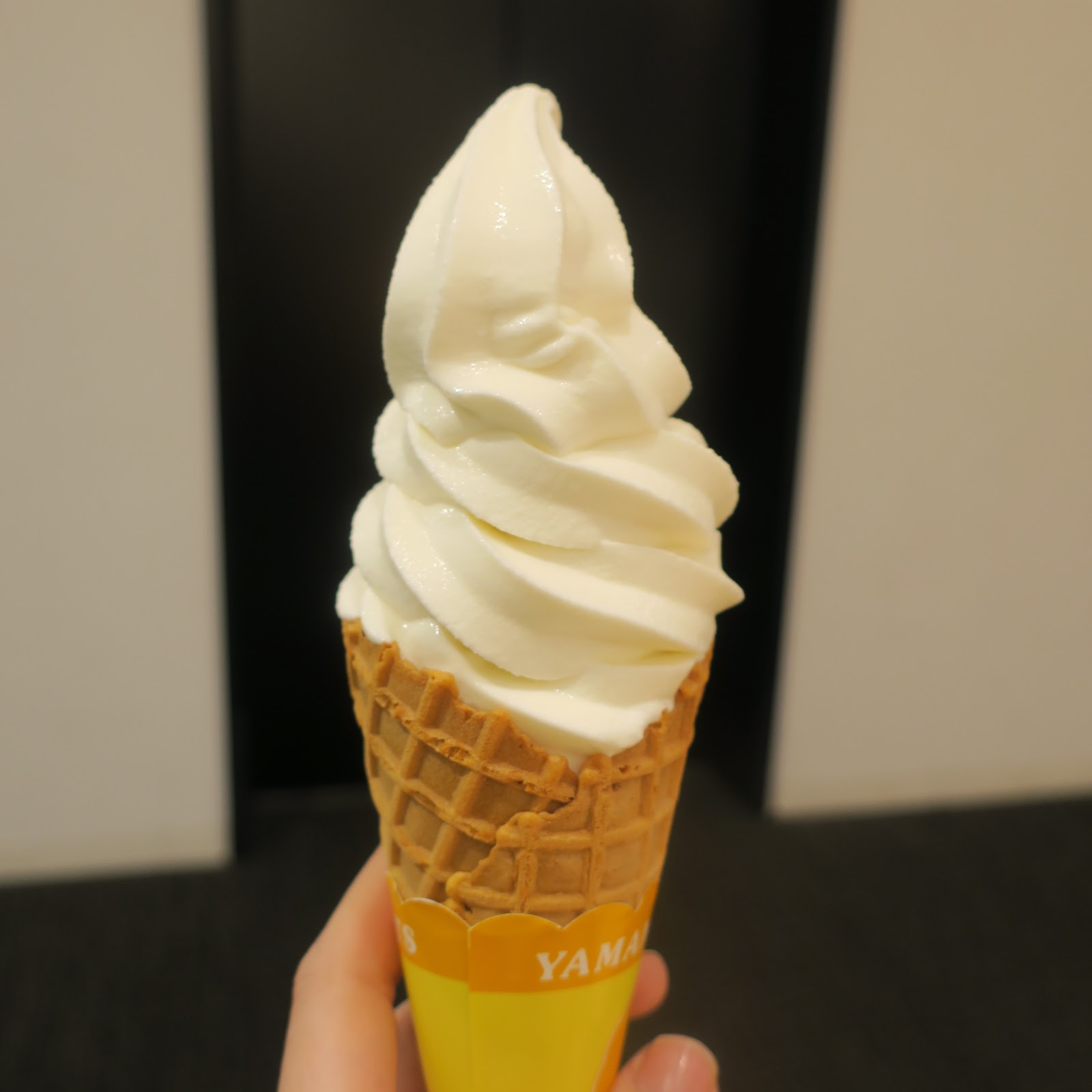 【三重テラス／東京都：日本橋】山村乳業ソフトクリーム：360円