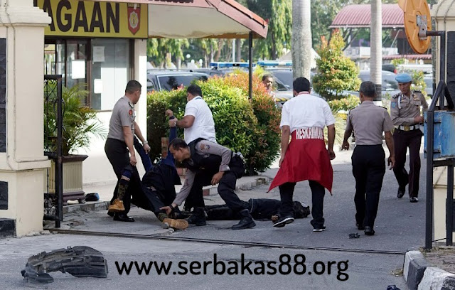 Polisi Gerebek Tempat Teroris Setelah Penyerangan Markas Polda Riau