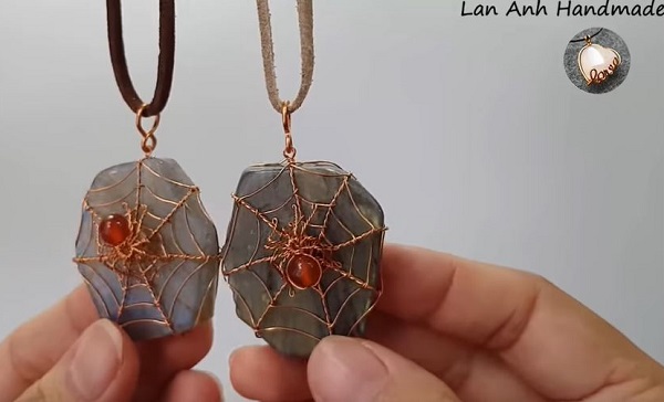 3 Clever Wire Halloween Jewelry Tutorials / The Beading Gem
