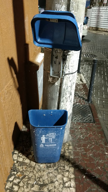 Vandalismo ou material inadequado?