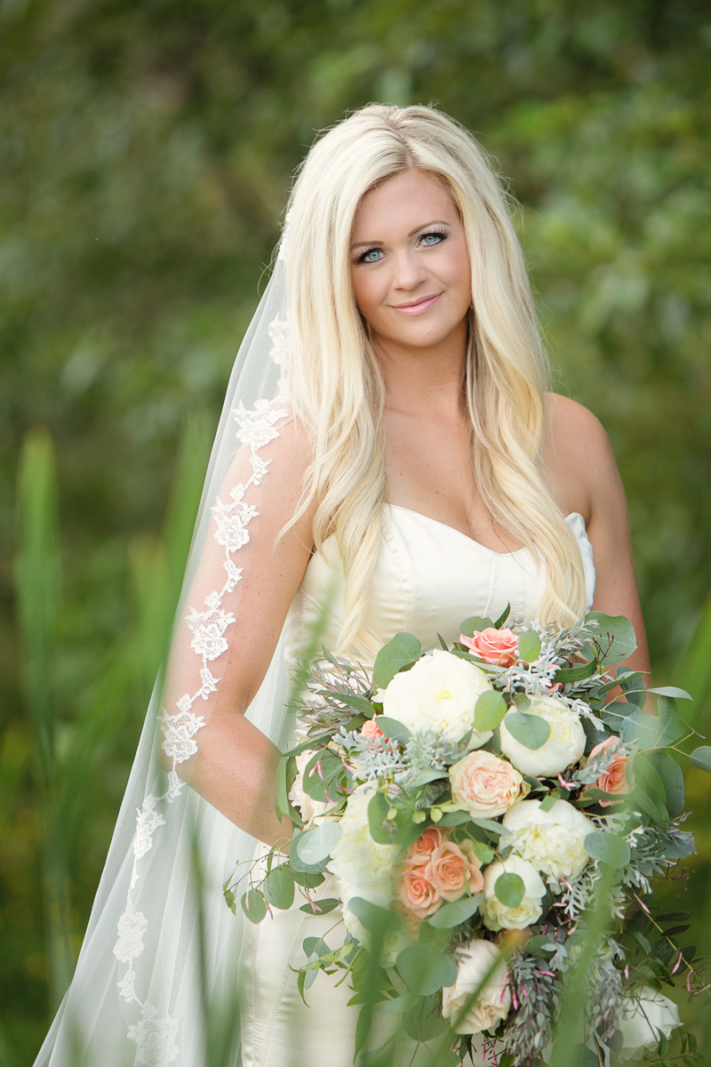 Bride / Flowers by Mac's Floral / Photography: Tracy Moore Photography