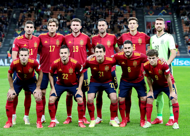 SELECCIÓN DE ESPAÑA. Temporada 2021-22. Ferran Torres, Marcos Alonso, Aymeric Laporte, Sergio Busquets, Pau Torres, Unai Simón. César Azpilicueta, Pablo Sarabia, Mikel Oyarzabal, Koke y Gavi. SELECCIÓN DE ITALIA 1 SELECCIÓN DE ESPAÑA 2. 06/10/2021. Liga de Naciones de la UEFA, semifinal. Milán, Italia, estadio de San Siro. GOLES: 0-1: 17', Ferran Torres. 0-2: 45+2', Ferran Torres. 1-2: 83', Pellegrini.