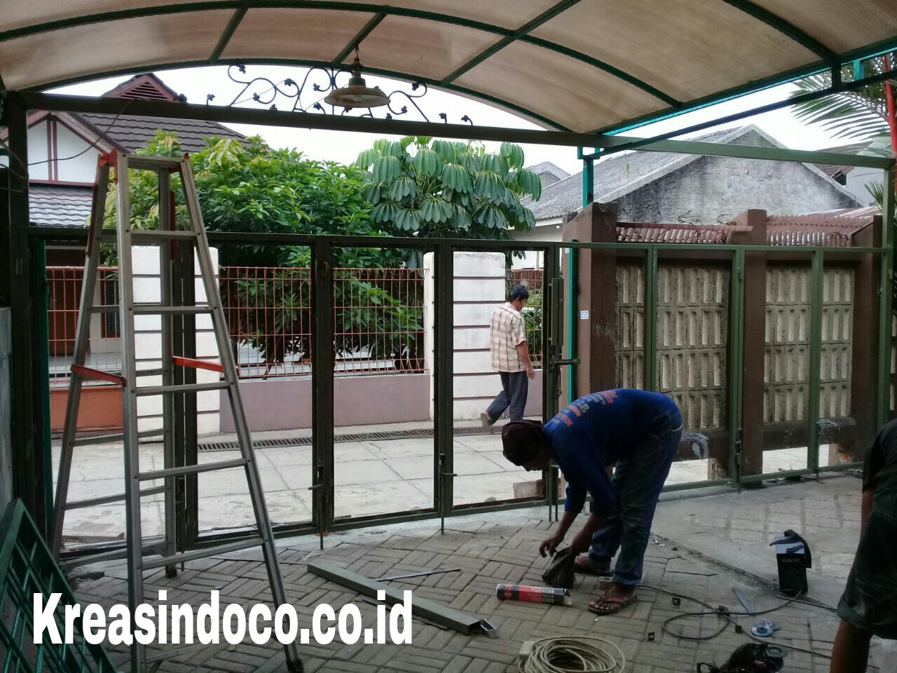 Rangka Pintu  Besi  Untuk  Pagar Kayu Pemasangan Rumah  Pak Gunadi