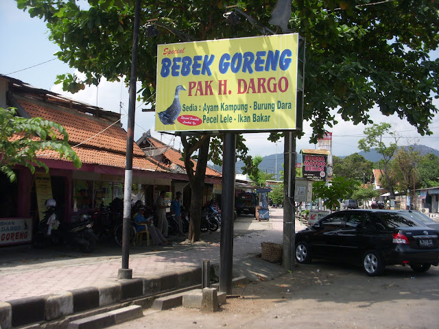 Icip Renyahnya Bebek Goreng Pak H. Dargo