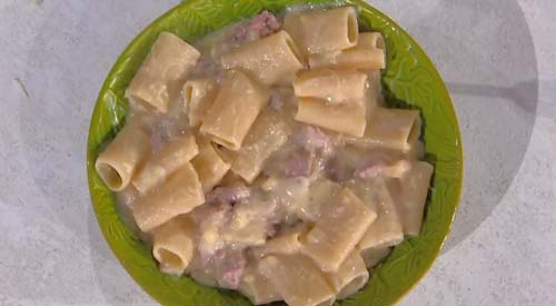 Paccheri patate salsiccia e scamorza ricetta Antonio Paolino