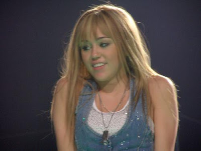 Hannah Montana singing with her sparlky microphone stand.