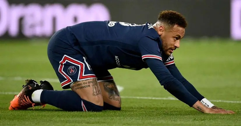 Paris Saint-Germain ready to accept £122m loss to sell Neymar this summer