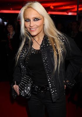 Doro Pesch, when classic heavy metal found again the love of the public, Doro returned to tour all over the world and her popularity start to grew again.