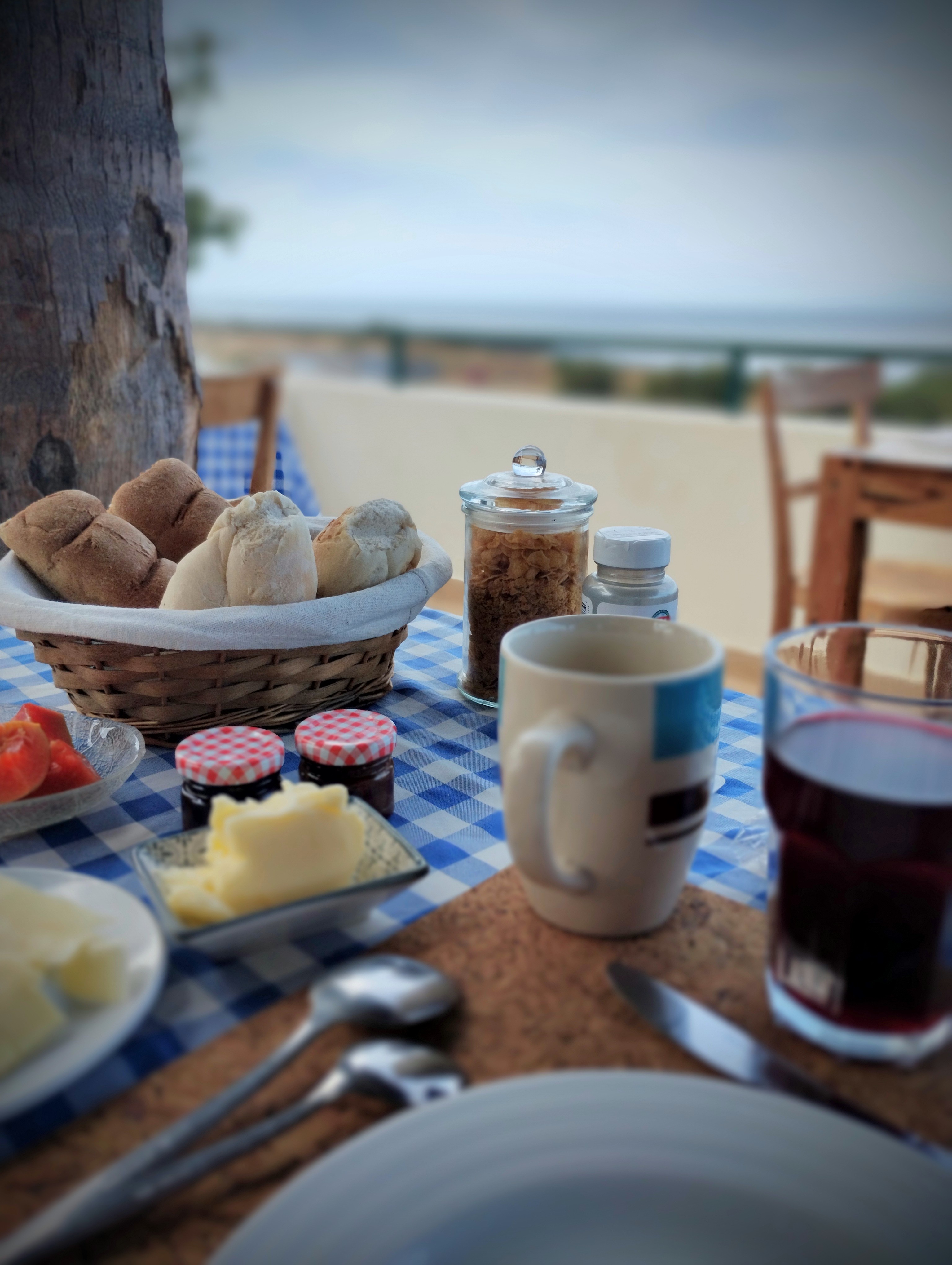 Mic dejun pe Santiago, Capul Verde [in borcanase: gemul de banane]