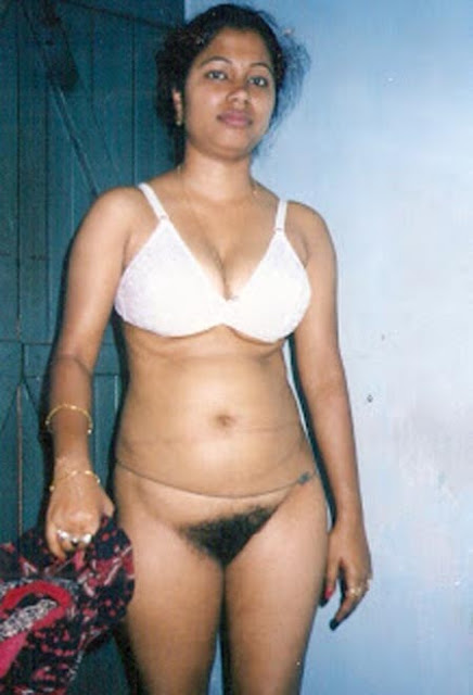Desi Bhabhi chut hairy pussy photo
