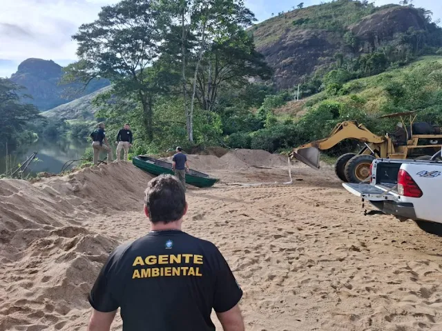 Inea realiza operação para desarticular extração ilegal de areia em Valença