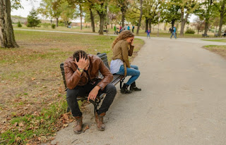 https://www.pexels.com/photo/man-and-woman-sitting-on-bench-984953/
