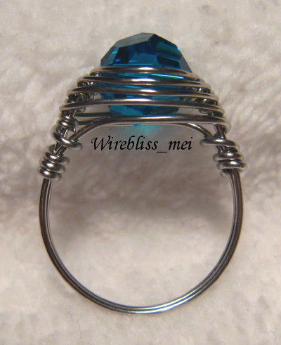 close up herringbone weave crystal rings