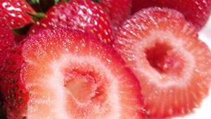 buah strawberry dapat memutihkan dan merawat gigi