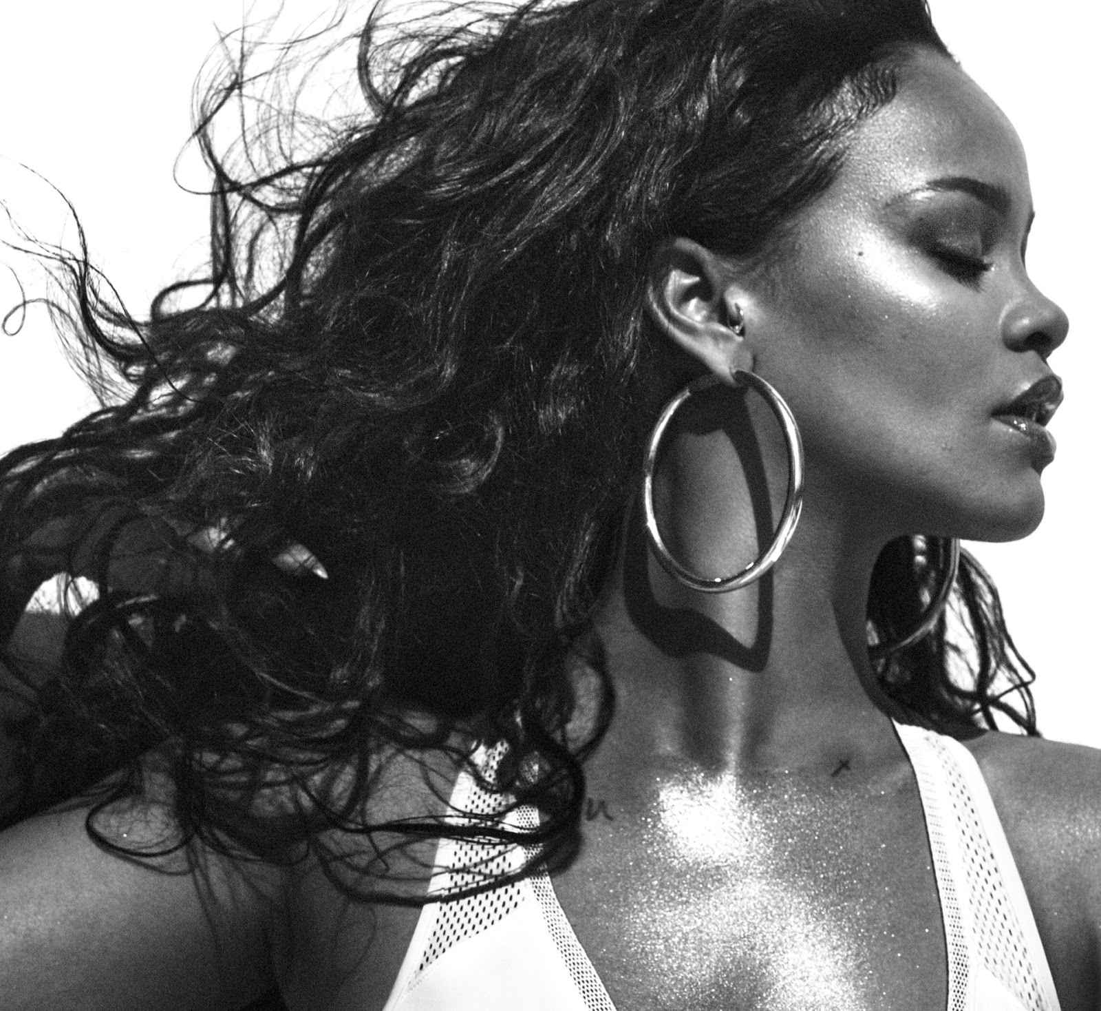 Rihanna sexy swimsuit model photo shoot