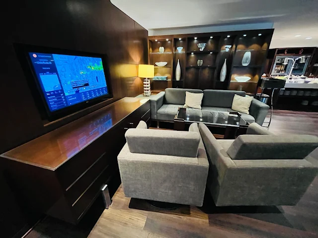 Review Grand Club Lounge at Grand Hyatt Washington DC For Globalist & Club Lounge Access Awards