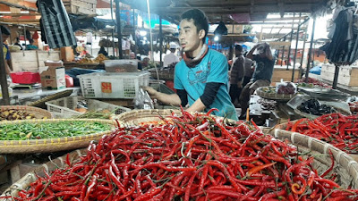   Jelang Idul Fitri, Harga Daging Dan Sayur Mayur Di Pasar Cipanas Merangkak Naik