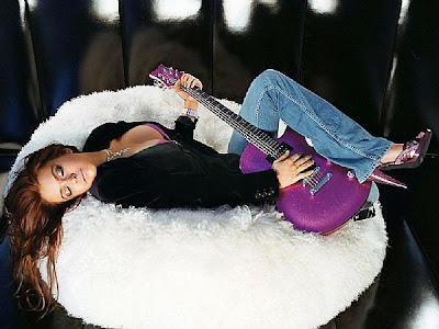 Slash teach Lindsay Lohan in Guitar Lessons