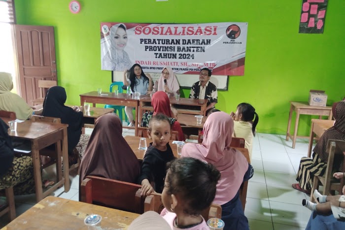 Anggota DPRD Banten Indah Rusmiati Sosialisasi Perda ke Warga Desa Talok Kresek