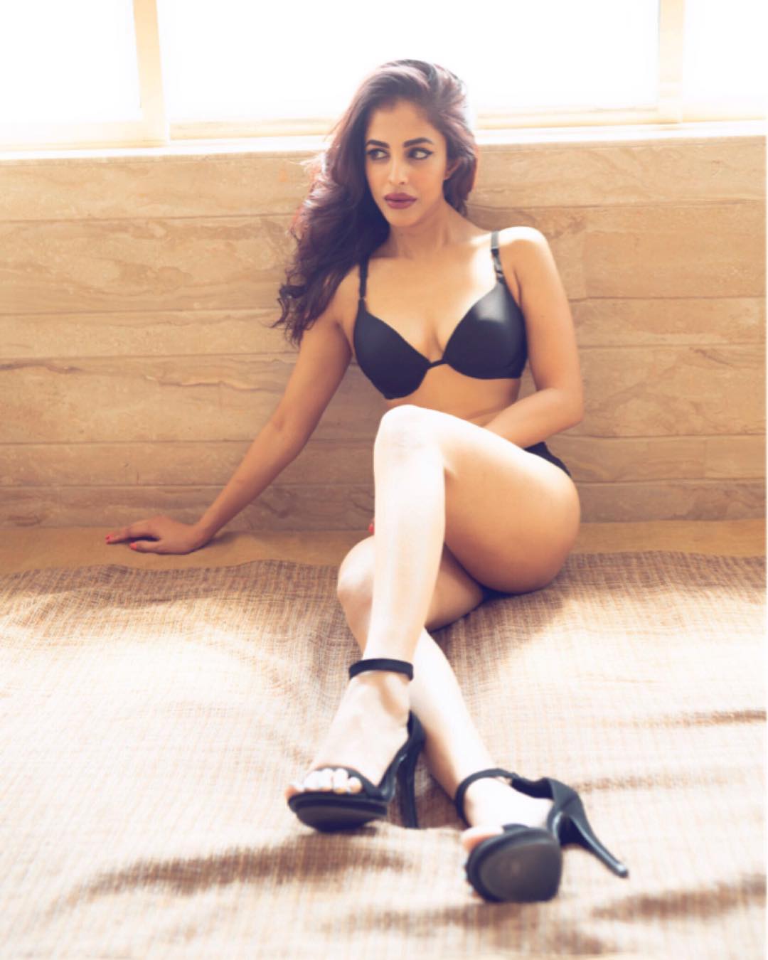 21 hot photos of Priya Banerjee in bikini and sexy outfits - wiki bio, web  series, movies, Instagram and more.