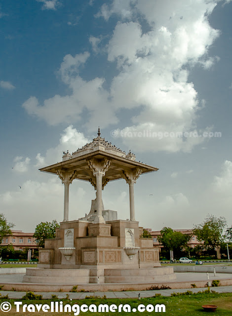 I haven't ever really put a lot of thought into Jaipur being the pink city. And that aspect hasn't really ever mattered to me much. During my first visit, I did not visit Chowki Dhani, but I did go to Jantar Mantar. However, when I think about it, it is not the monuments, nor the architecture that makes this city so desirable.