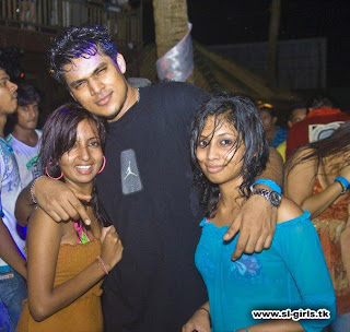 Srilankan night life.Colombo Night life,Colombo Night life in Colombo night Clubs,colombo hot party,Colombo dancing  club..Girls are playing in night club