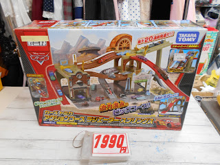 中古品　トミカ　カーズ　アクションコース　ラジエータースプリングス　１９９０円