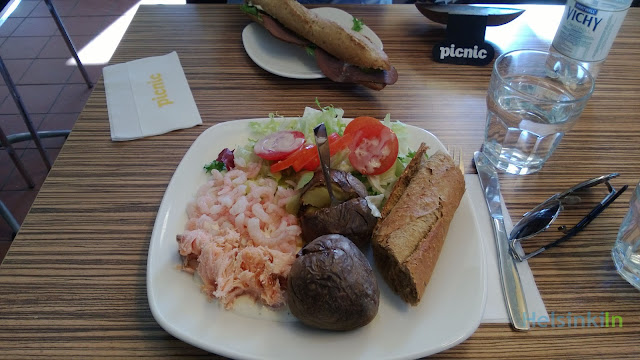 baked potatoe and sandwich at Picnic