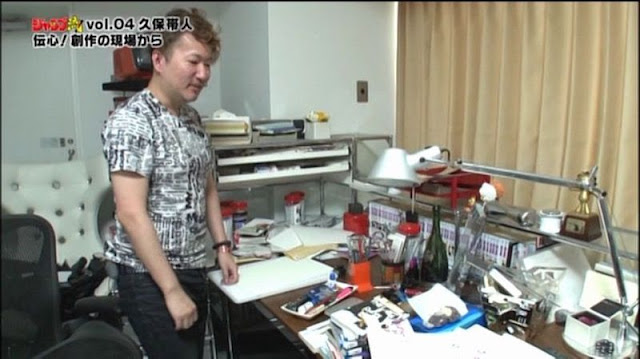 Eiichiro Oda young, messiest workspaces, workspaces, manga artist, manga artist workspaces, manga publishing, Sekaiichi Hatsukoi, One Piece, Hunter x Hunter, Bleack, Inuyasha, comic, japanese manga, manga artist pic, artist, deadline manga, busy schedule, Hayao Miyazaki, romiko takahashi, fantasy fan leogan, 