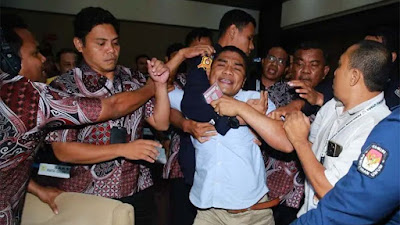 Beda Data, Rapat Pleno Penghitungan Suara di KPU Maluku Utara Ricuh