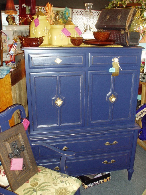 Faux Painting + Furniture: SOLD!!! -- Vintage Regal Navy Blue & Gold Chest