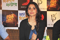 hot , sexy, cleavage, Anushka Sharma, Imran Khan, Promoting, Matru, Ki, Bijlee, Ka, Mando, Nach, Baliya, Press, Conference.