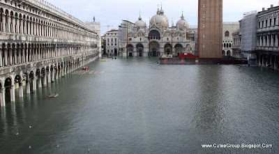Venice is Swimming By: www.CuteeGroup.TK