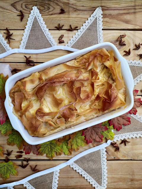 Receta de tarta de higos con queso y masa filo. Postre de otoño. Fácil, rico, cremoso, con horno. Cuca