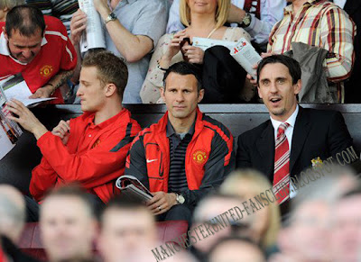 Anders Lindergaard-Ryan Giggs-Gary Neville[Barclays Premier League]