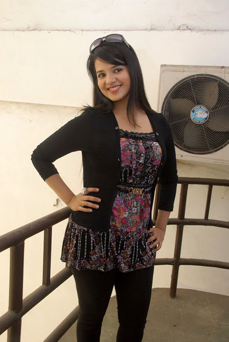 Saloni-Latest-Photos-Stills-CF-09.jpg