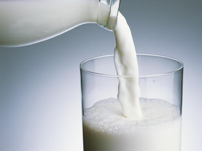 Dùng sữa tươi rửa mặt buổi sáng có tốt không?-1