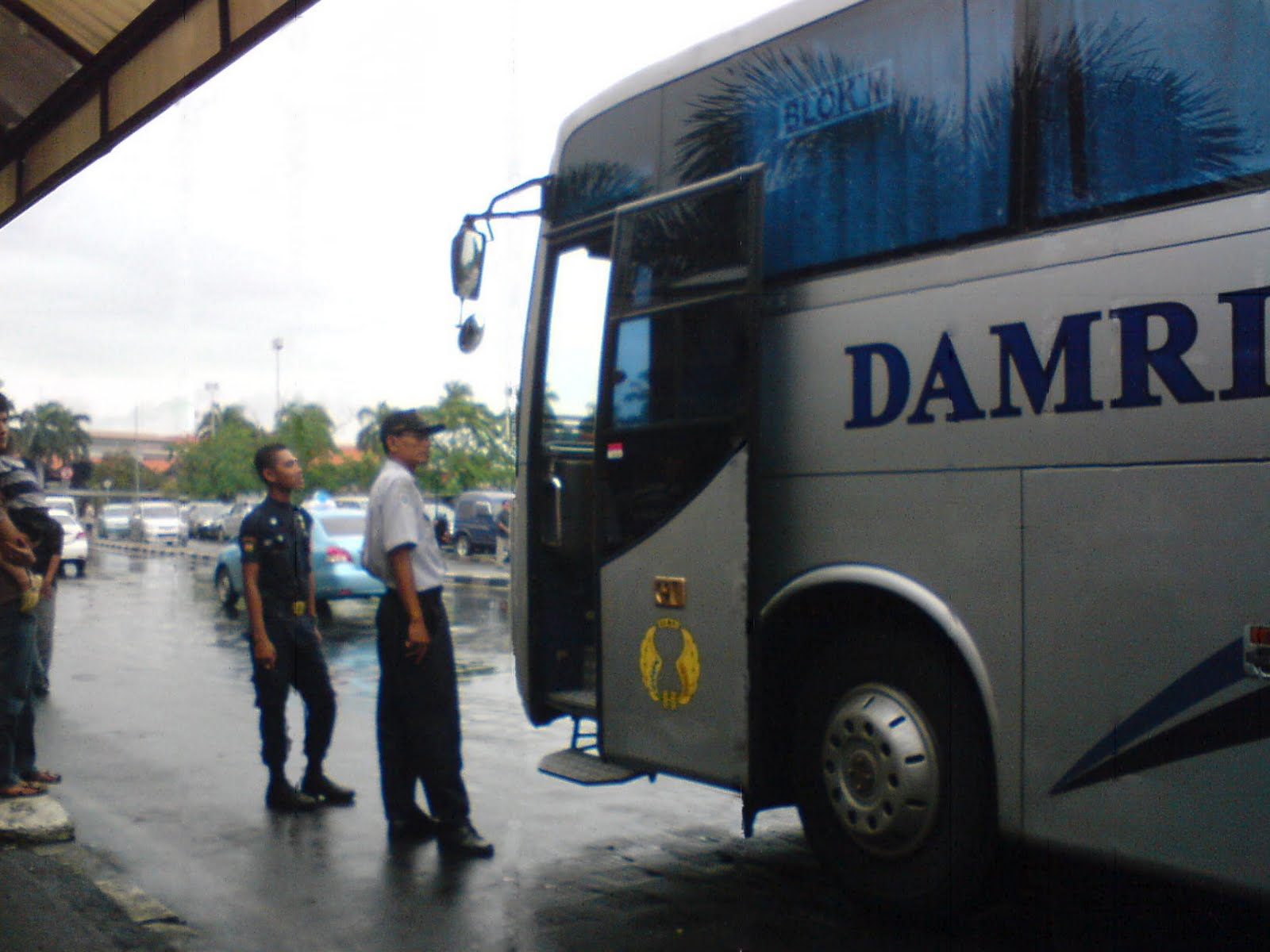 DEPOK EXPOSE: depok ke bandara soekarno hatta dengan bis 