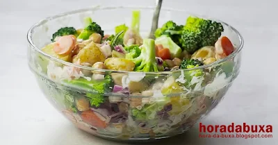 Receita de Salada de Batata e Grão-de-bico com Maionese Vegetariana – horadabuxa