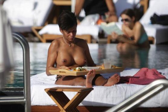 ETOO FILS WIFE GEORGETTE BARES HER BREAST AT A PUBLIC POOL HOT