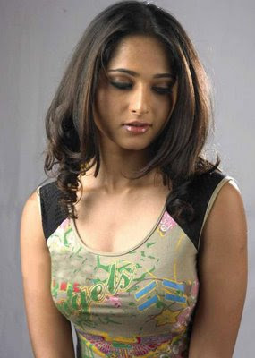 Telugu actress Anushka Shetty biography and hot photo gallery ...