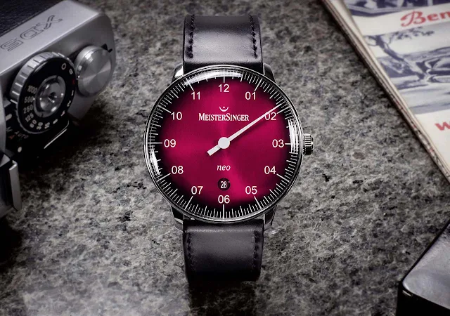 MeisterSinger Neo with red degradé dial