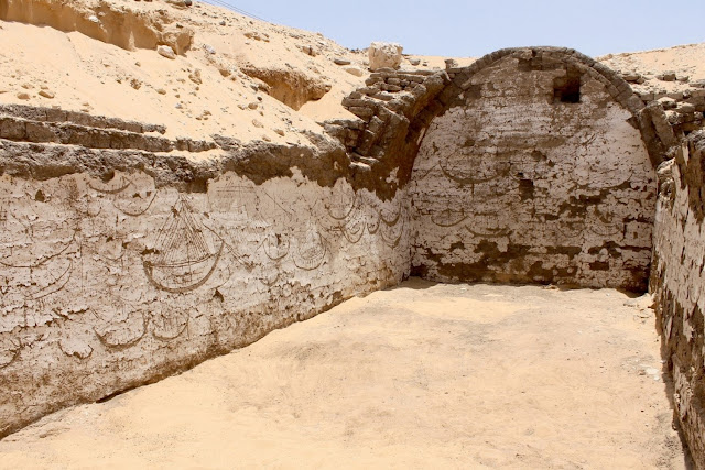 На египетском рельефе возрастом 3800 лет изображено более 100 лодок