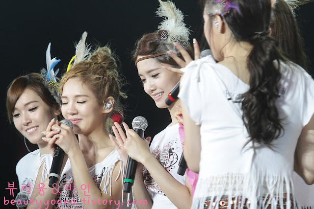 PICTURE Yoona SNSD Laughing