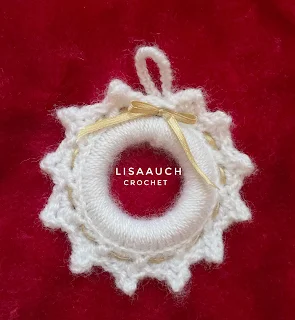 how to crochet a mini wreath, small crochet wreath, EASY FAST Christmas Decoration