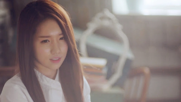 Lovelyz' Jin (진) in Hi~ MV